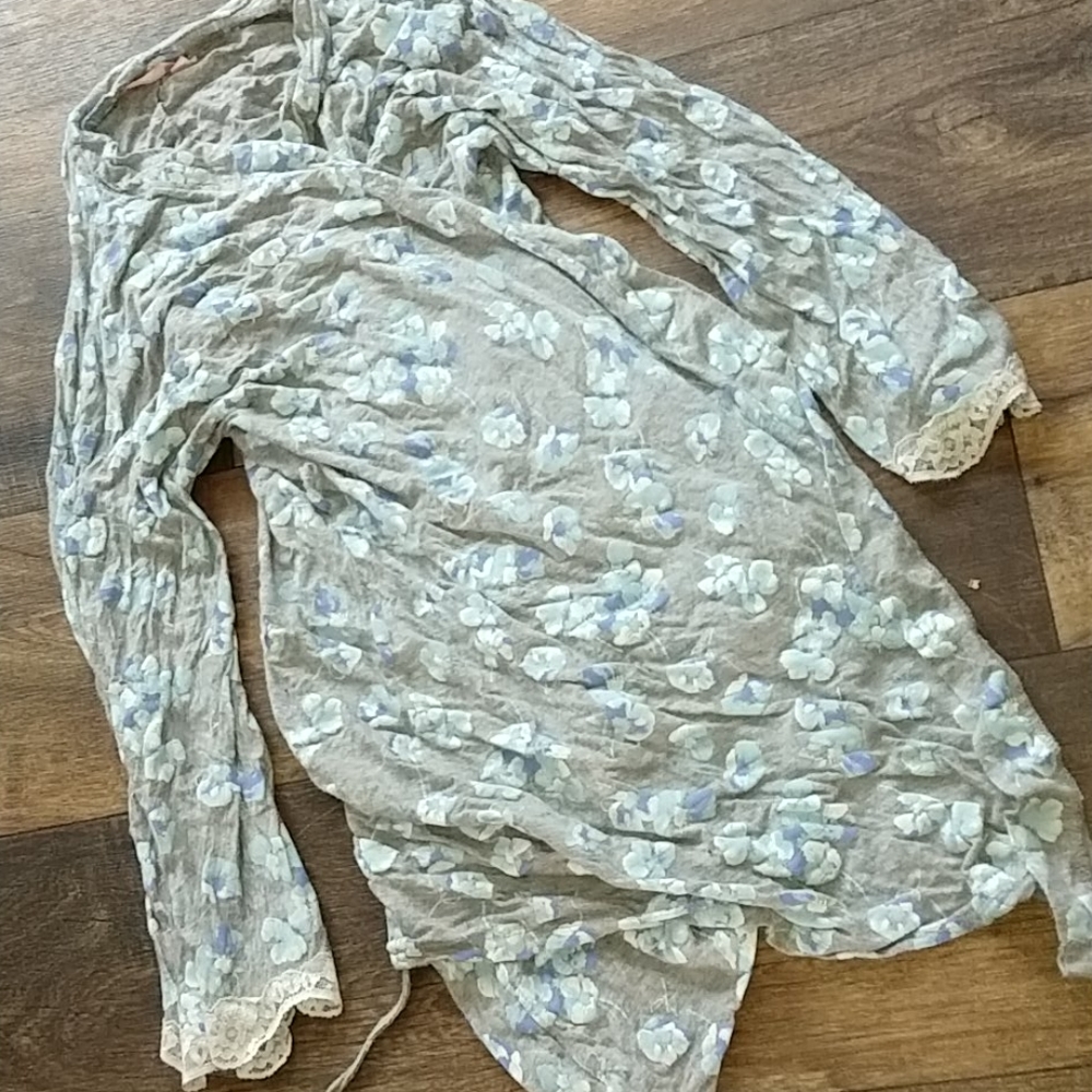 Lace trim kimono robe